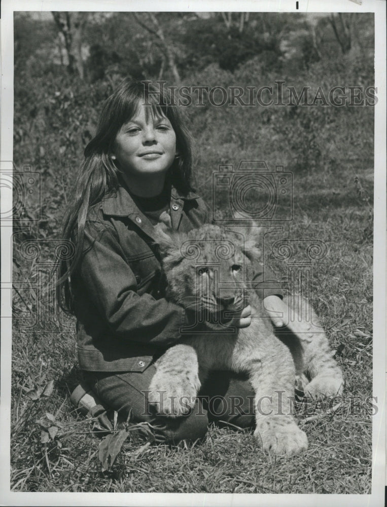 1974 Dawn Lyn guest starring in NBC's "Born Free" - Historic Images