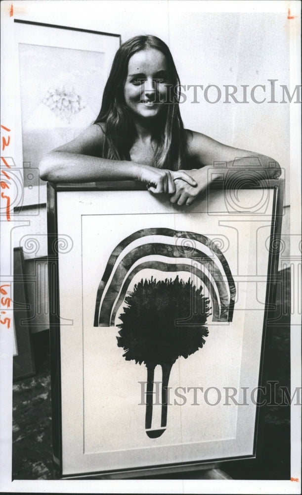 1975 Artist Susan Harlen with one of her works.  - Historic Images