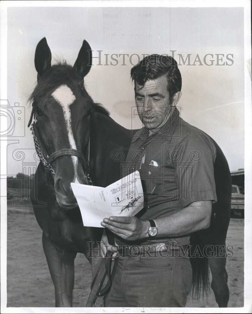 1977 Trainer Bill Hargrove with Sweet Little Lady, the filly. - Historic Images