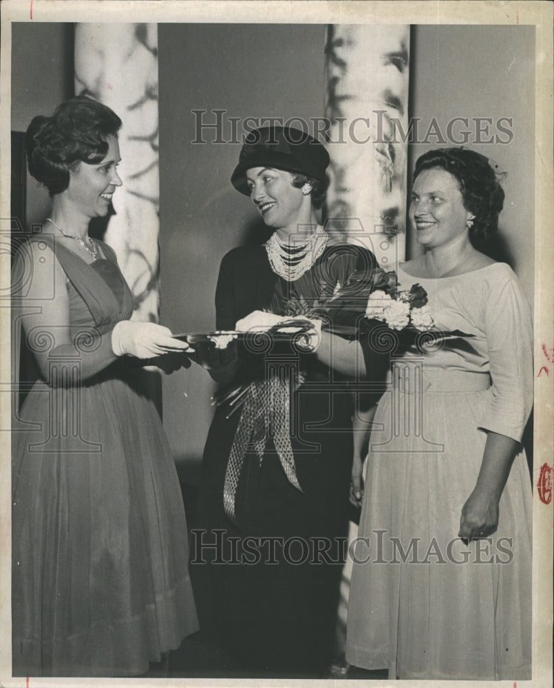 1960 Mrs. Thomas Harling, winner of Clubwoman of the Year. - Historic Images