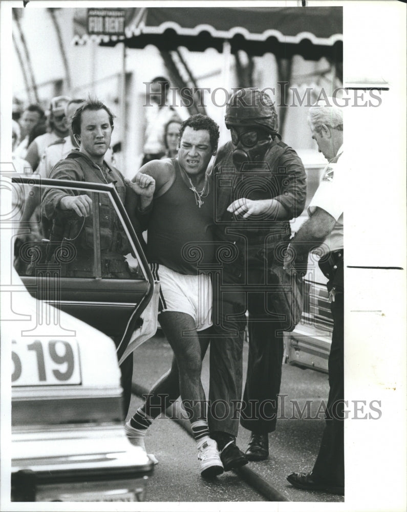 1986 Roberto Perez Police St. Petersburg - Historic Images