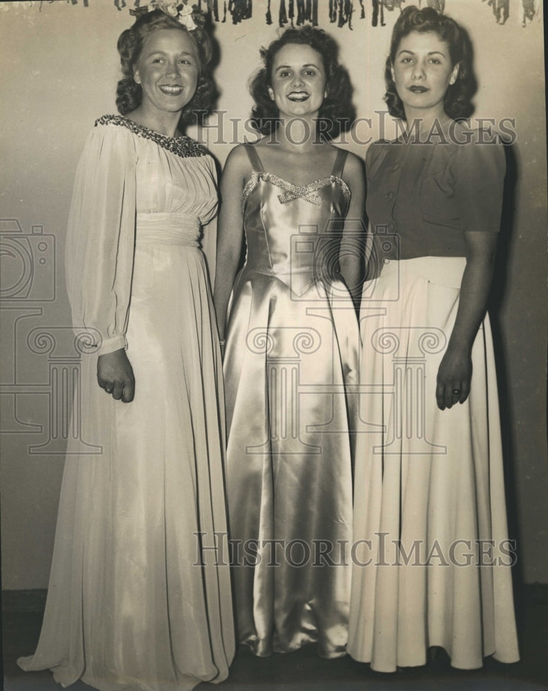 1941 Daryl Mahan Thelma Jean Baier and Mary Grace Masciola - Historic Images