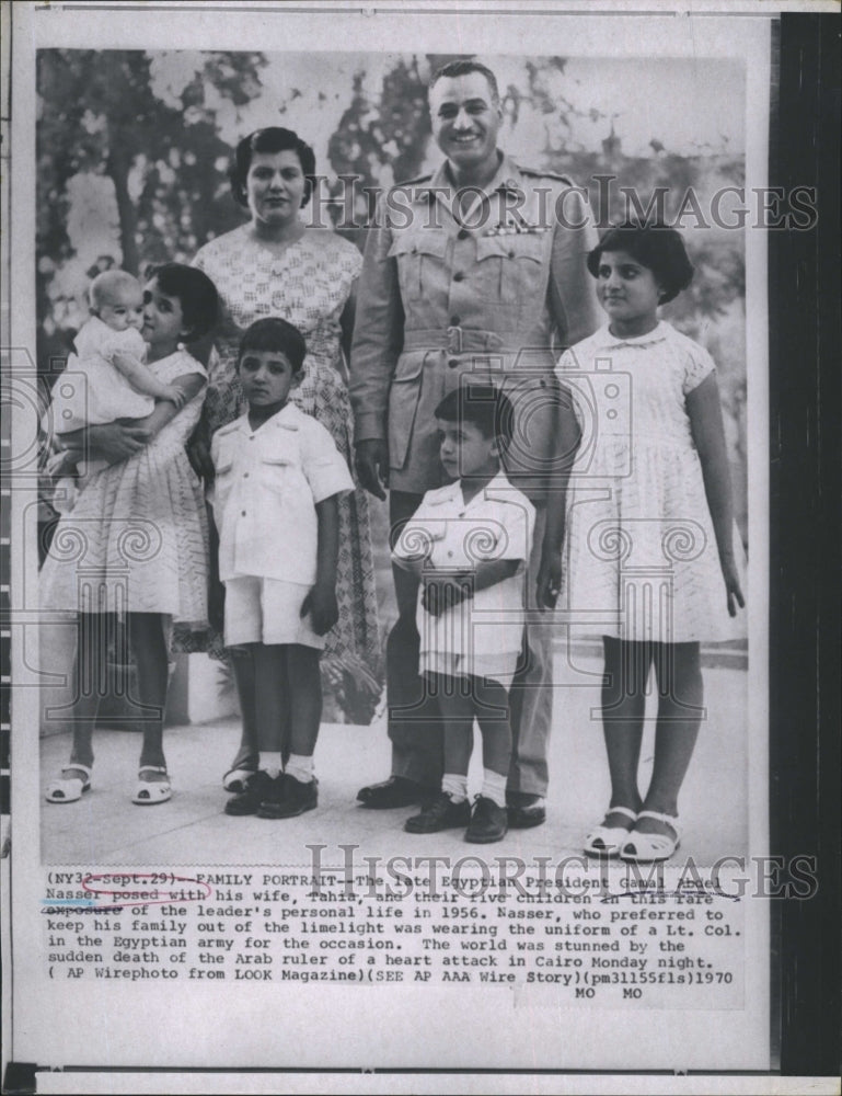 1970 The late President Gamal Abdel Nassar with wife and 5 kids - Historic Images