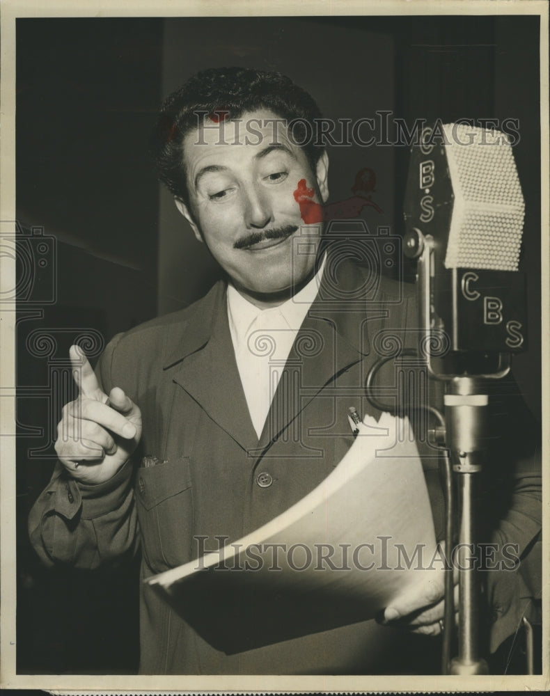 1997 Radio commentator Harold Peary stars in the &quot;Harold Peary Show&quot; - Historic Images