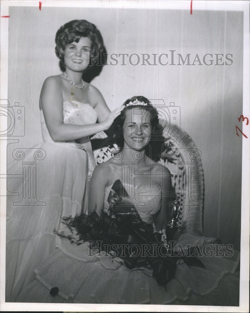 1963 Patricia Hussey and Patsy Raible at Safety Harbor Beauty Show - Historic Images