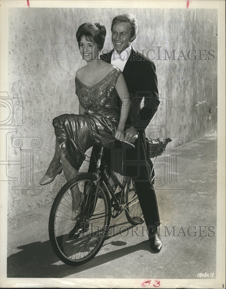 1964 Debbie Reynolds & Harve Presnell in "The Unsinkable Molly Brown - Historic Images