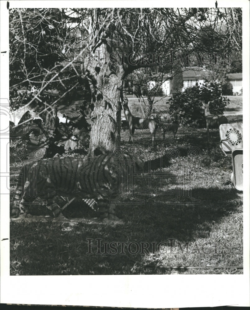 1979 Tiger And Deer Sculptures In Yard Of Sam And Hilda Prescott - Historic Images