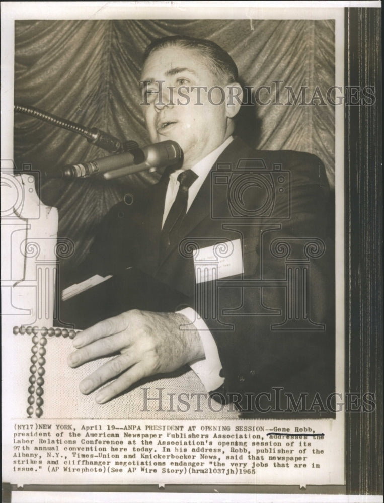 1965 American Newspaper Publishers Association President Gene Robb - Historic Images