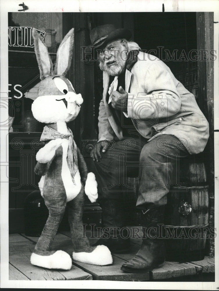 1980 Actor Denver Pyle And Bugs Bunny In How Bugs Bunny Won The West - Historic Images