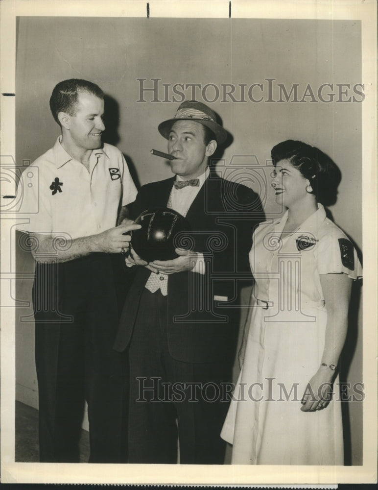 1988 Louis Quinn, actor, Harry Smith & Sylvia Wene bowlers - Historic Images