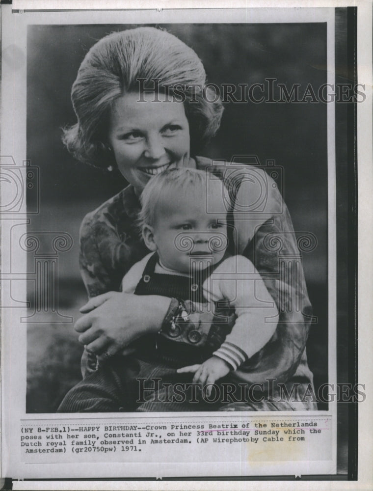 1971 Crown Princess Beatrix and her son Constanti Jr. - Historic Images