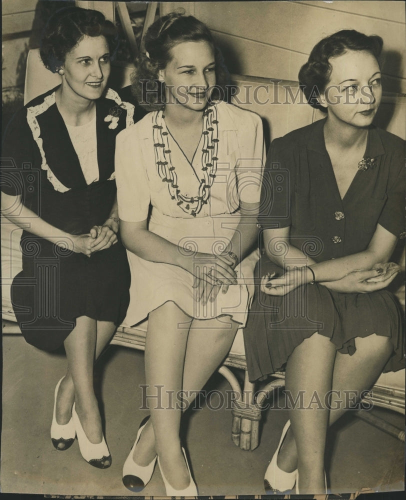 1941 Mrs. Ed Barnhill, Mrs. Mozelle Barnhill, Mrs. Victor Nelson - Historic Images