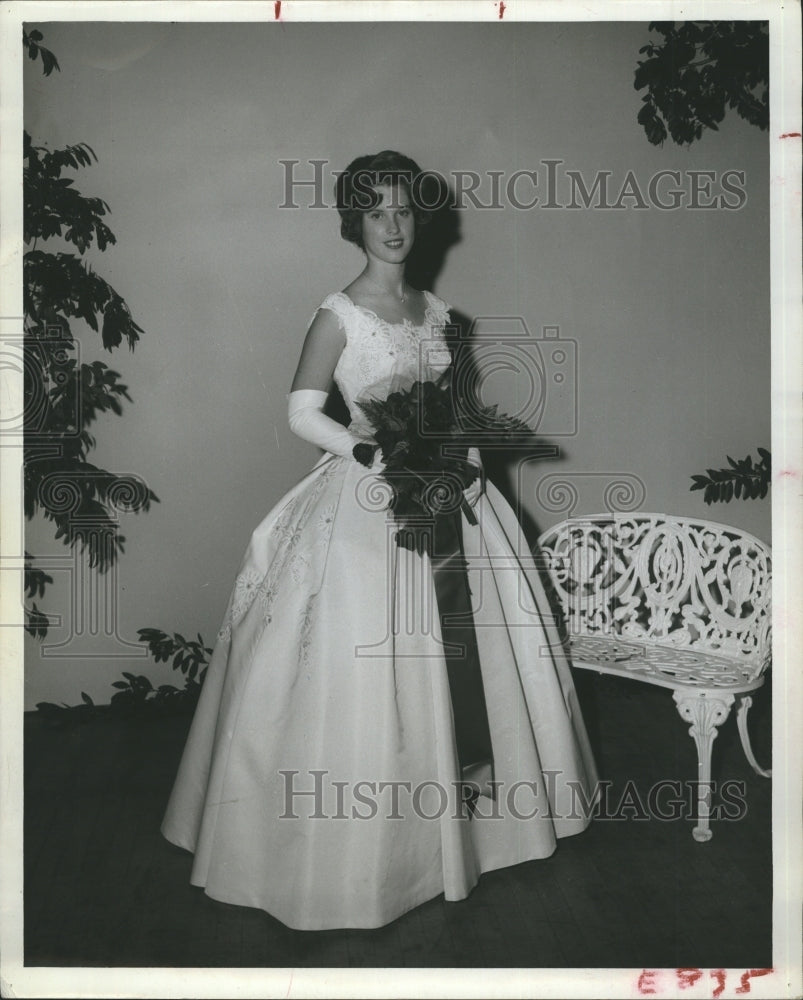 1963 Miss Carolyn Harris, to Marry Richard William Nelson - Historic Images