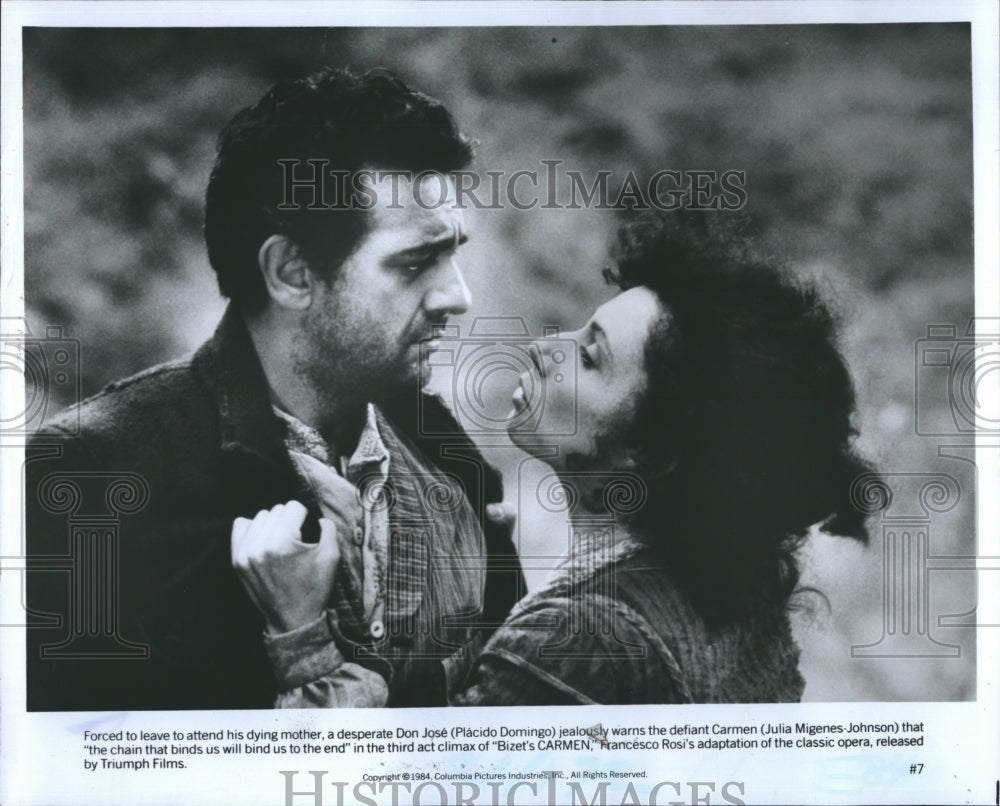1985 Placido Domingo and Julia Migenes-Johnson in "Carmen" - Historic Images