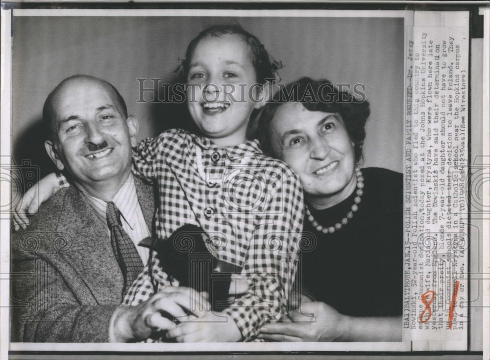 1958 Press Photo Dr. Jerry Nowinski and family reunited, posed at University. - Historic Images