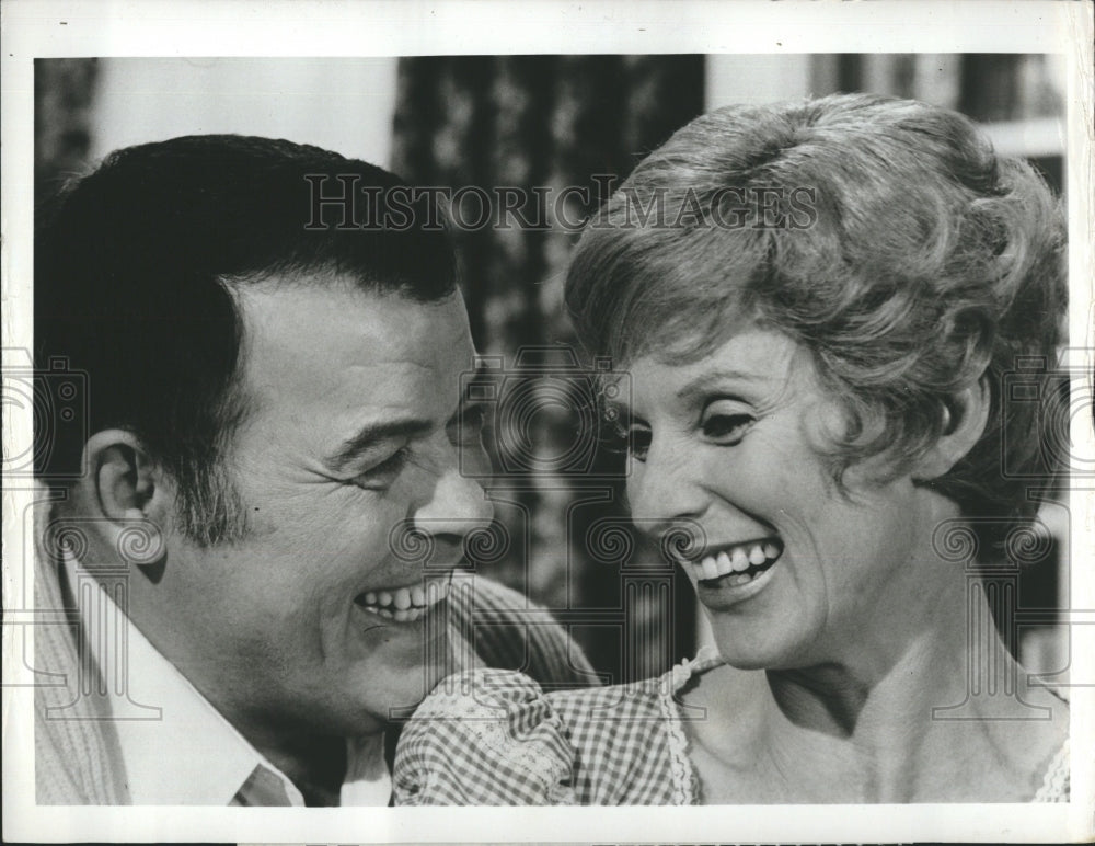 1974 Press Photo  Actress Cloris Leachman and Actor  Richard Brandon. - Historic Images