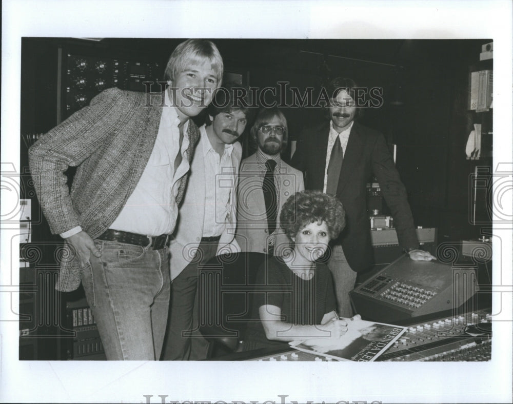 1982 Brenda Lee Country Music star signs autograph. - Historic Images