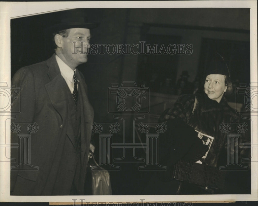 1940 John D.M. Hamilton, Mrs. Jane Mason  - Historic Images