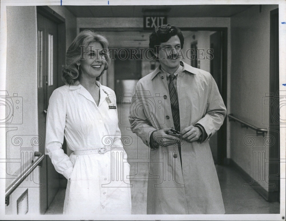 1982 Actor Michael Learned And Sam Freed, on &quot;Nurse&quot;.  - Historic Images