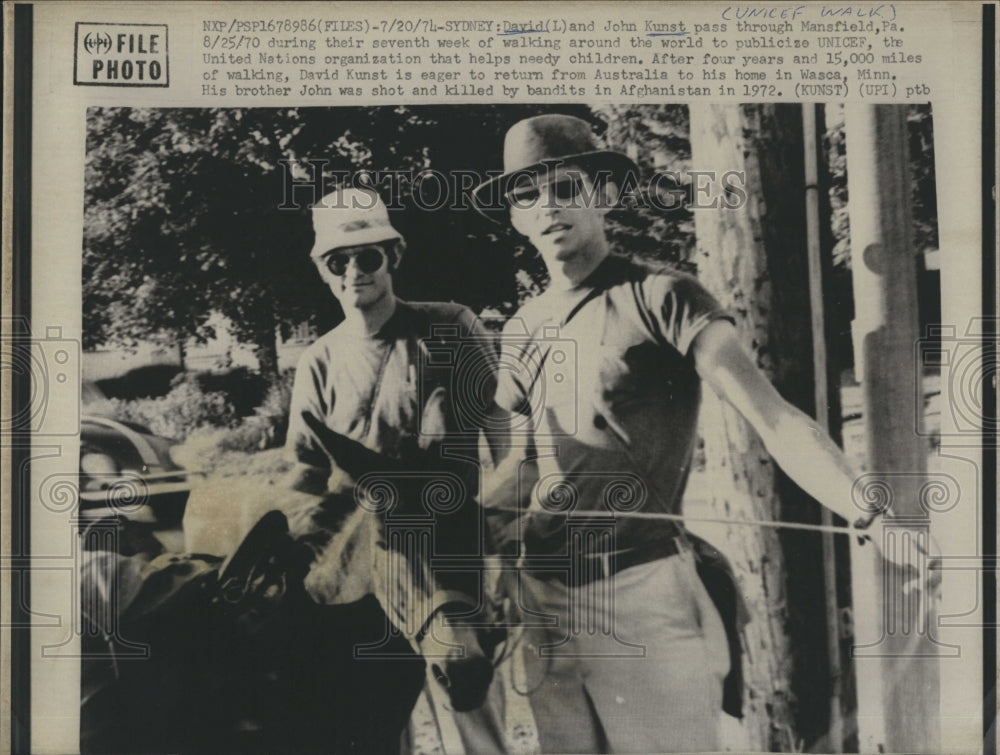 1974 David Kunst John Kunst UNICEF Walk Helps Needy Children - Historic Images