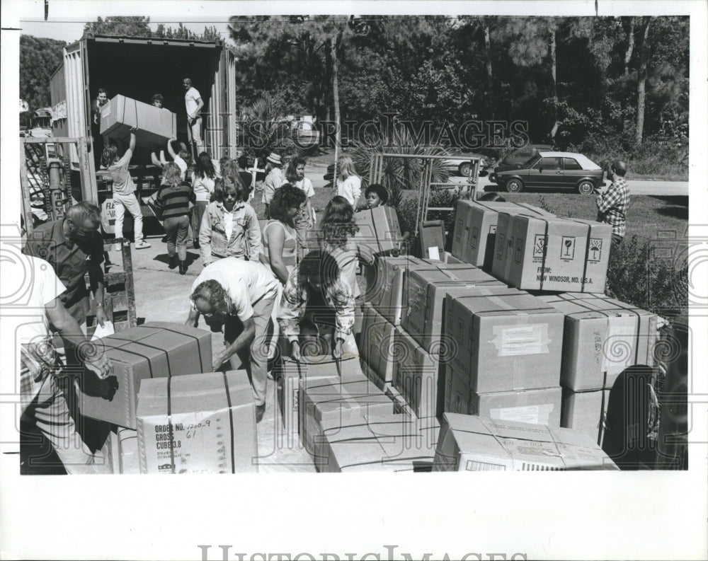 1987 Volunteers at Amity House collecting goods to be sent to Nicara - Historic Images