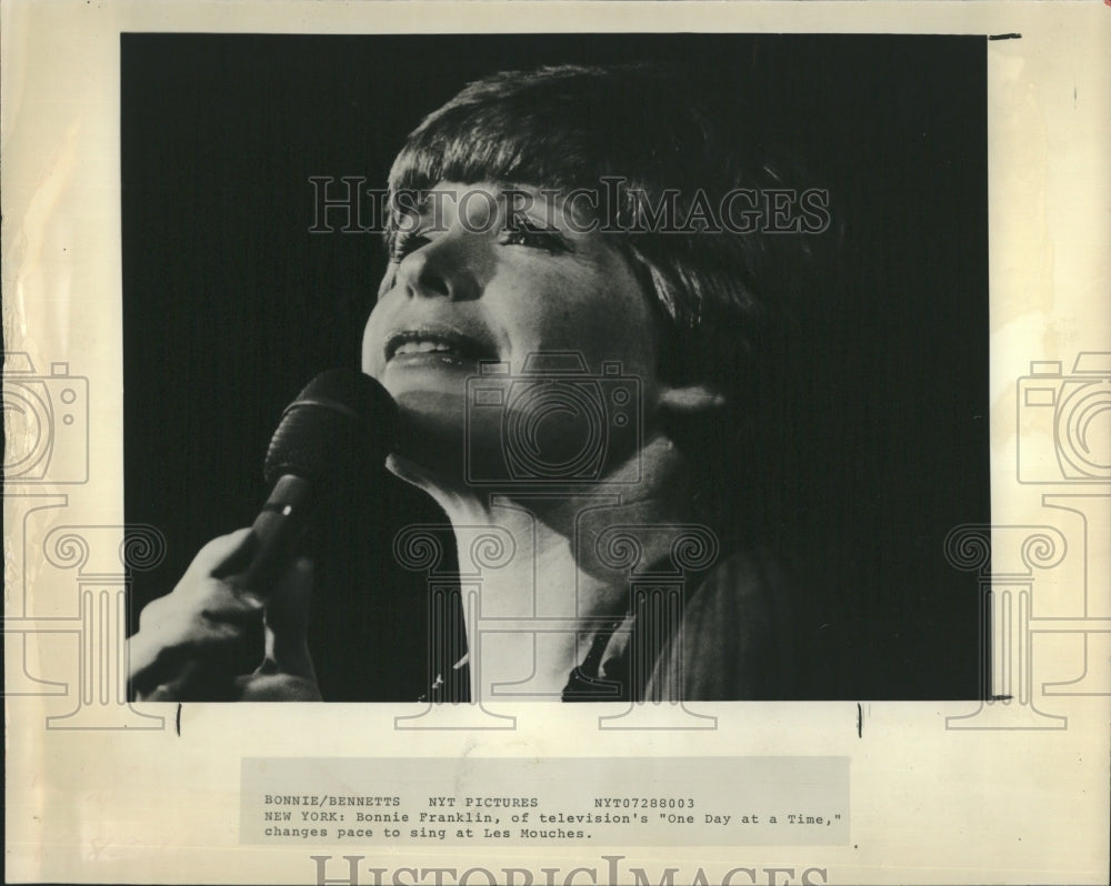 1961 Bonnie Franklin of "One Day at a Time" sings at Les Mouches - Historic Images