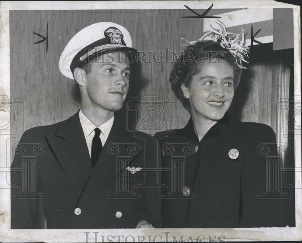 1943 Ensign Frederick Clifford Ford &amp; Mrs. Samuel H.Bell  - Historic Images
