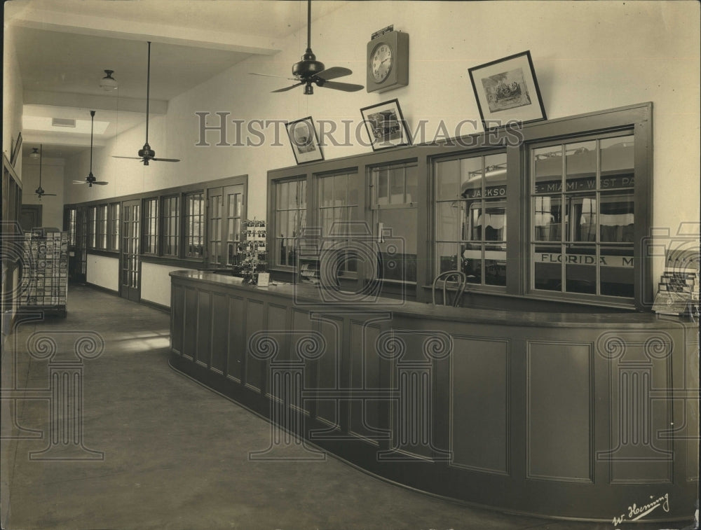 Press Photo Inside of a Greyhound Bus Terminal - Historic Images