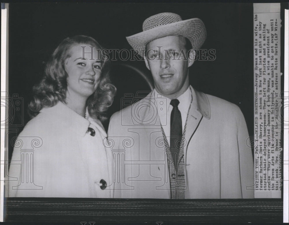 1964 Jeremy Hyman and wife Barbara Davis in New York for Honeymoon. - Historic Images