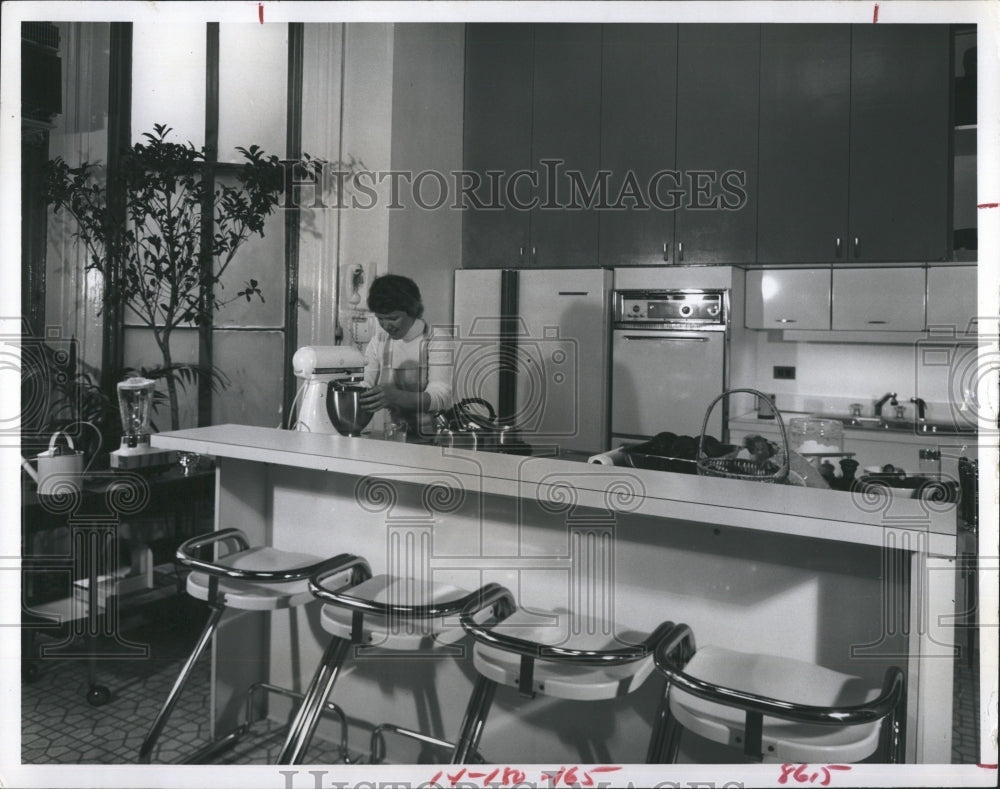 1972 Annmarie Hustle private chef in the kitchen cooking  - Historic Images