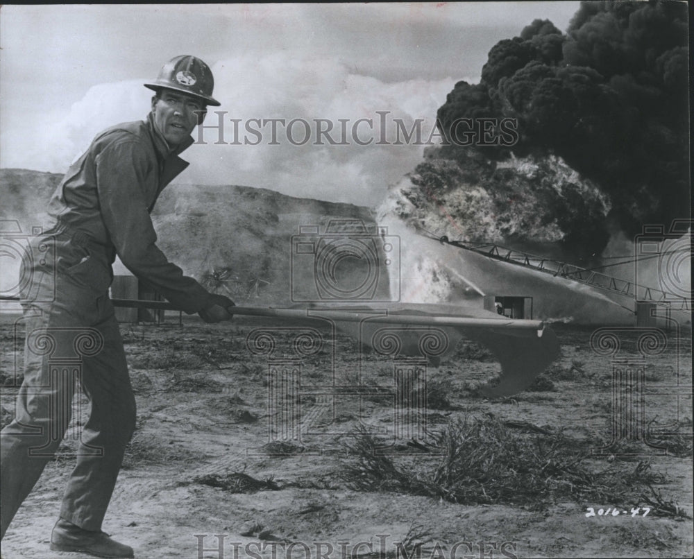 Scene Universal&#39;s Film &quot;Hellfighters&quot; Actor Jim Hutton Oilfield Fire - Historic Images