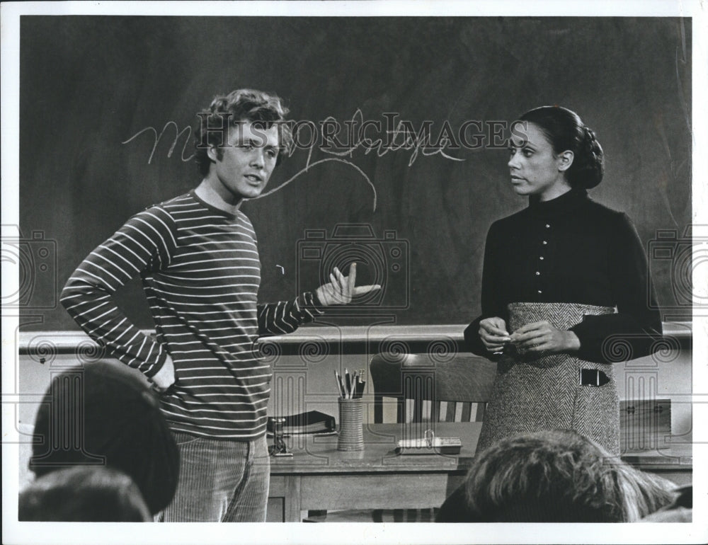 1971 Dennis Redfield and Denise Nicholas Star In "Opportunity Room" - Historic Images