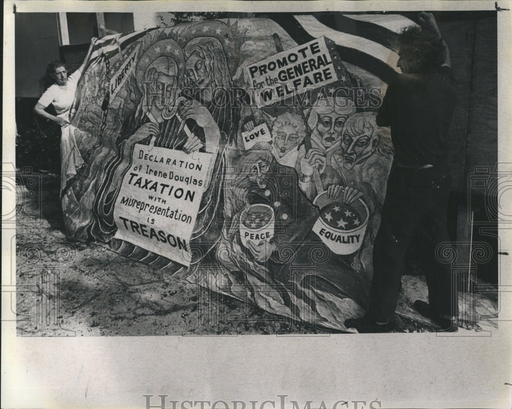 1977 Abe & Irene "protest" mural that they painted on their home - Historic Images