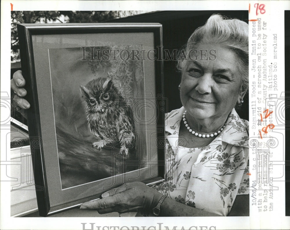 1984 Jean Innis with her painting of a screech owl. - Historic Images