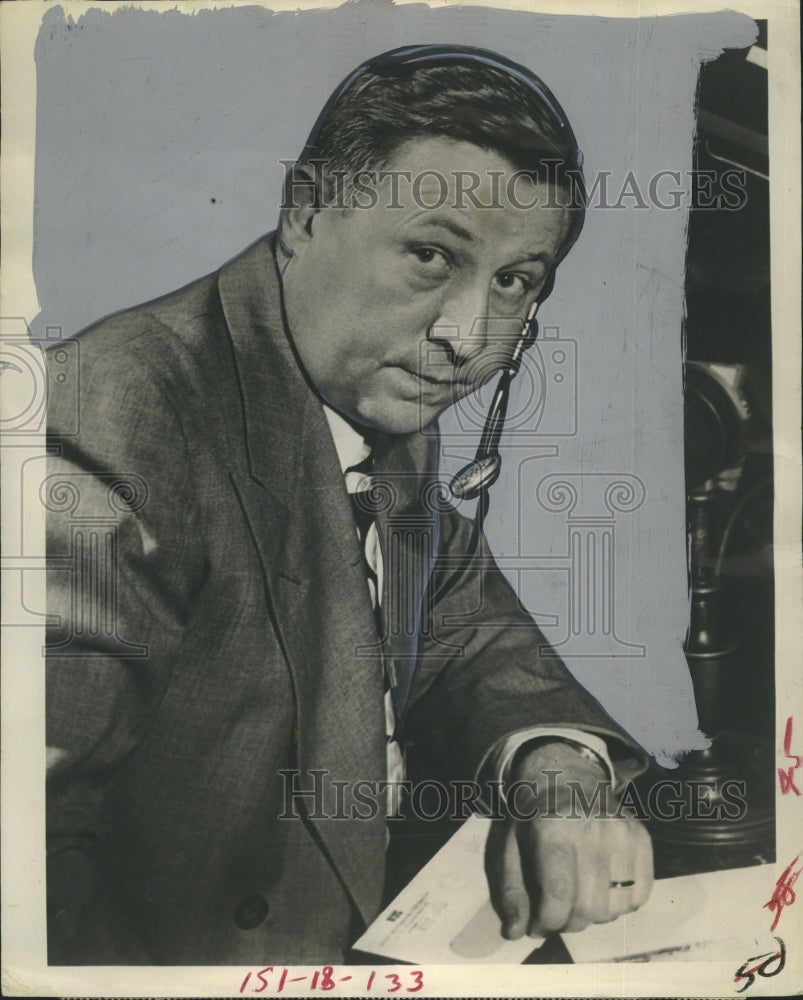 Press Photo Sportscaster Russ Hodges - Historic Images