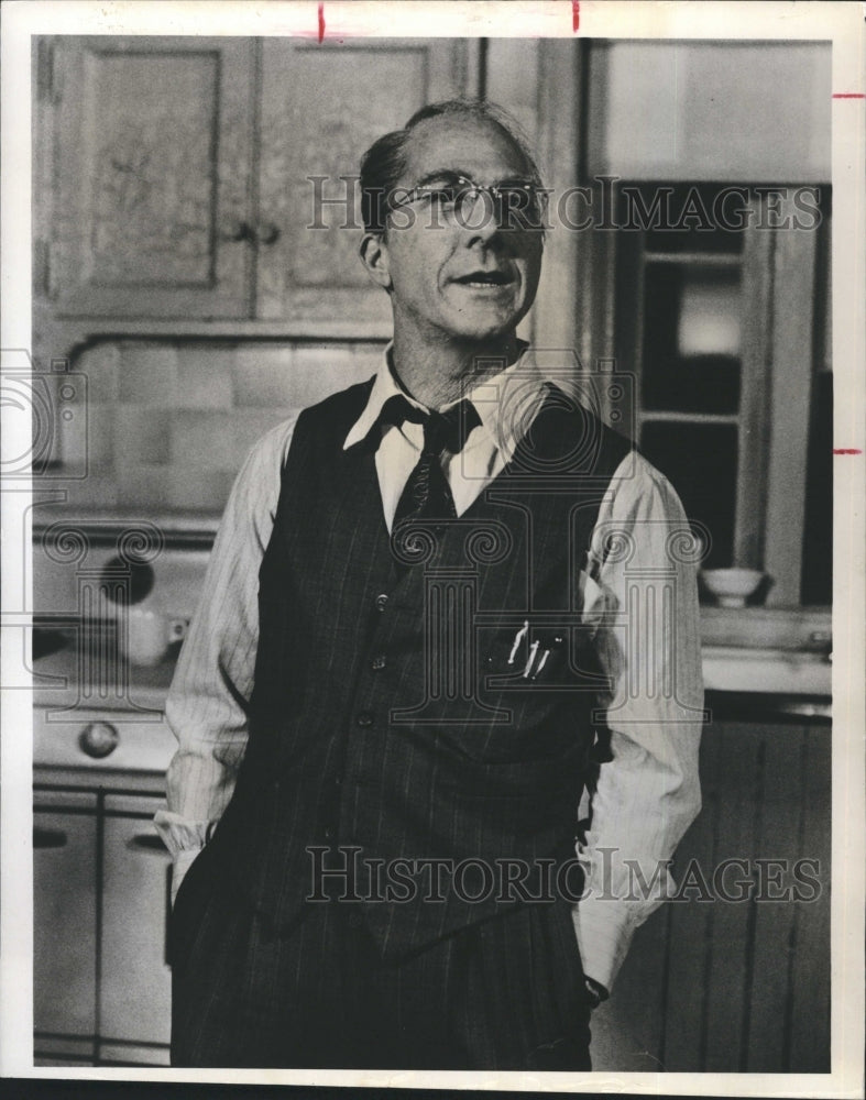 1985 Actor Dustin Hoffman as Willy Loman in "Death of a Salesman" - Historic Images