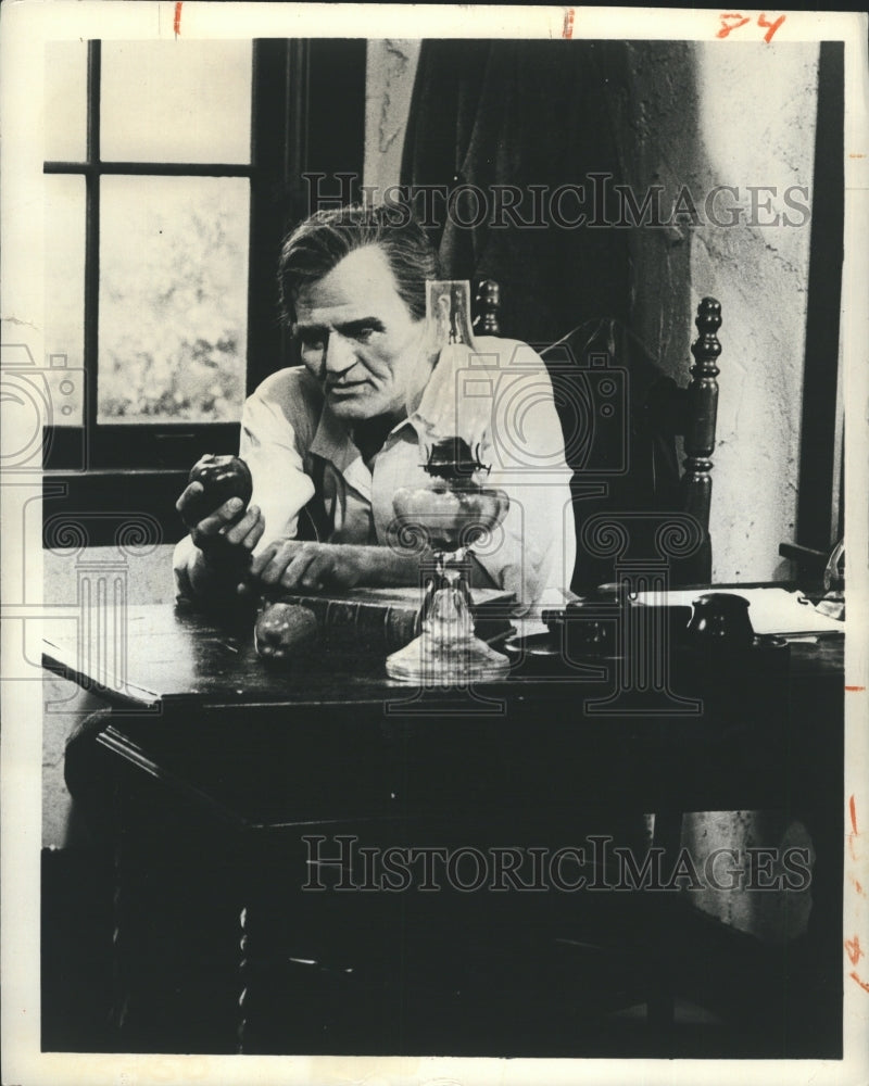 1974 Hal Holbrook in scene from "Prairie Lawyer", Sandburg's Lincoln - Historic Images