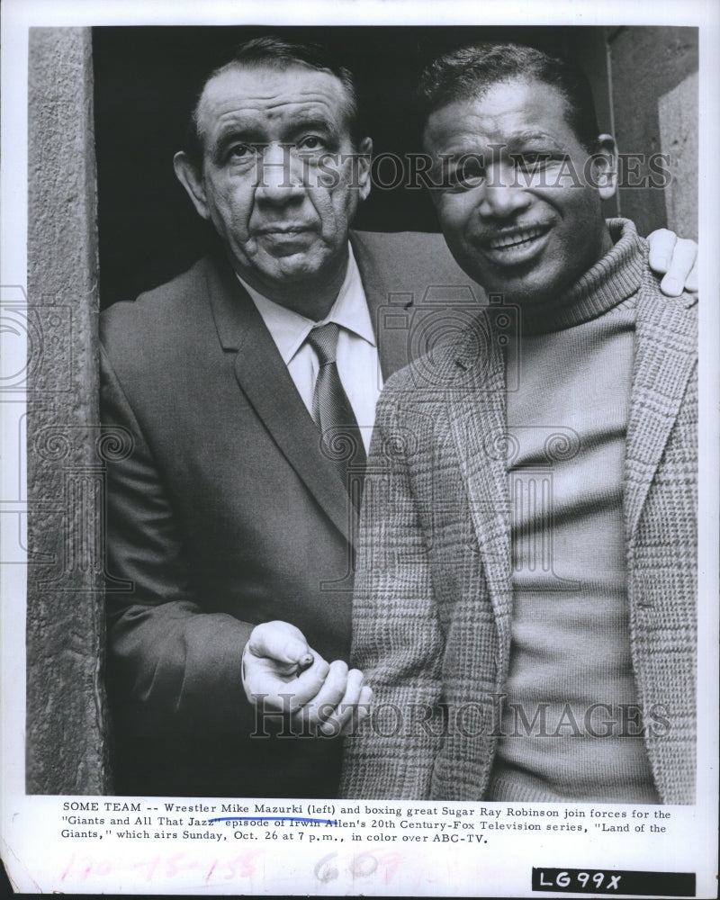 1970 Mike Mazurki, Actor & Wrestler With Sugar Ray Robinson - Historic Images