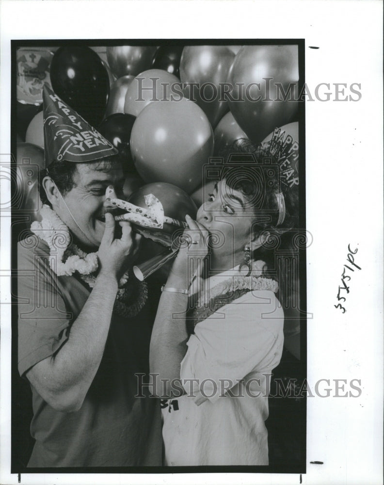 1992 Dave & Liz Tuten Owners Pasco Party Supplies Celebrate New Year - Historic Images