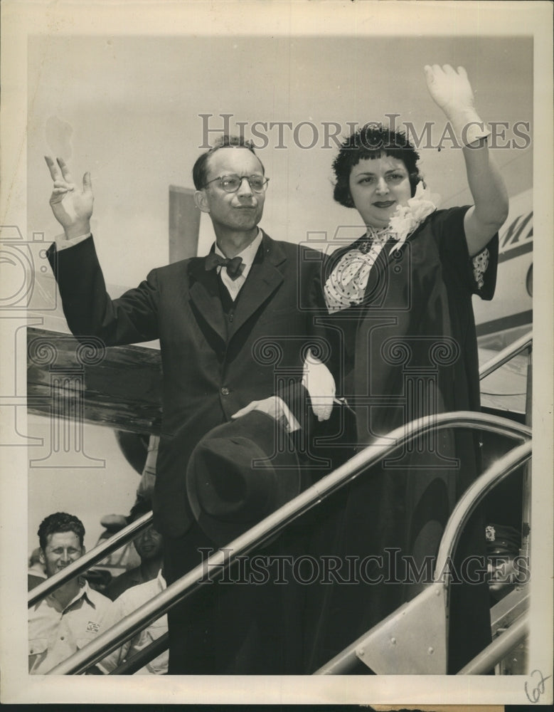 1953 Journalist William N. Oatis & Wife After Release from Prison - Historic Images
