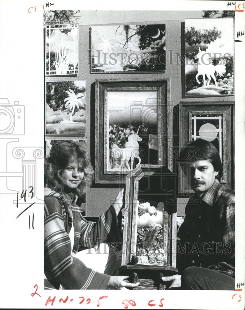 1981 Wisconsin Artist Tom O'Brien Etches Mirrors Kathy Durns Display - Historic Images