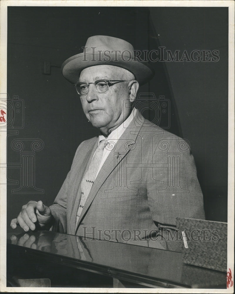 1957 R J Obrien Foreign car dealer - Historic Images