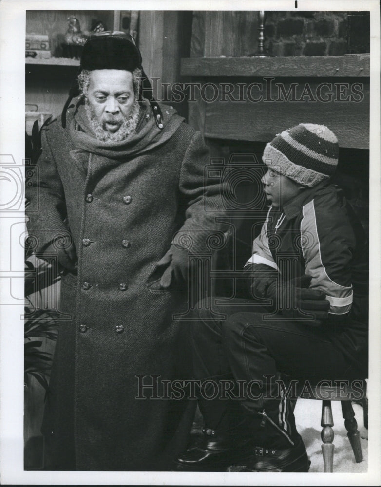 Press Photo African Americans Outside In The Cold - Historic Images