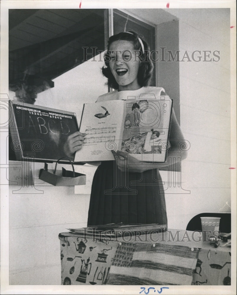 1964 Elaine Hamblin Neighborhood Kindergarten Teacher  - Historic Images