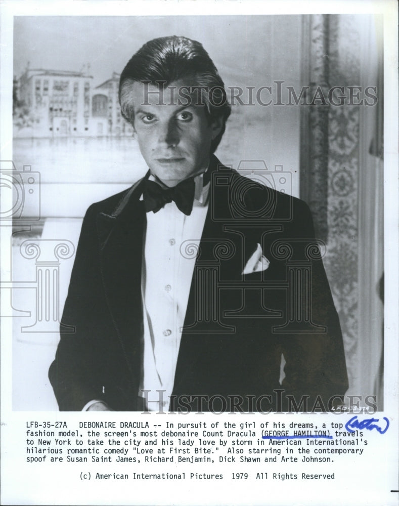 1979 George Hamilton in "Love at First Bite" - Historic Images