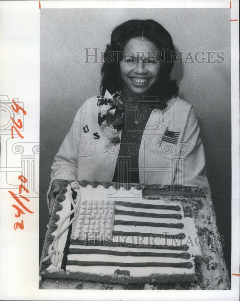 1975 Sue Hamilton Becomes a US Citizen, Celebrates With Cake - Historic Images