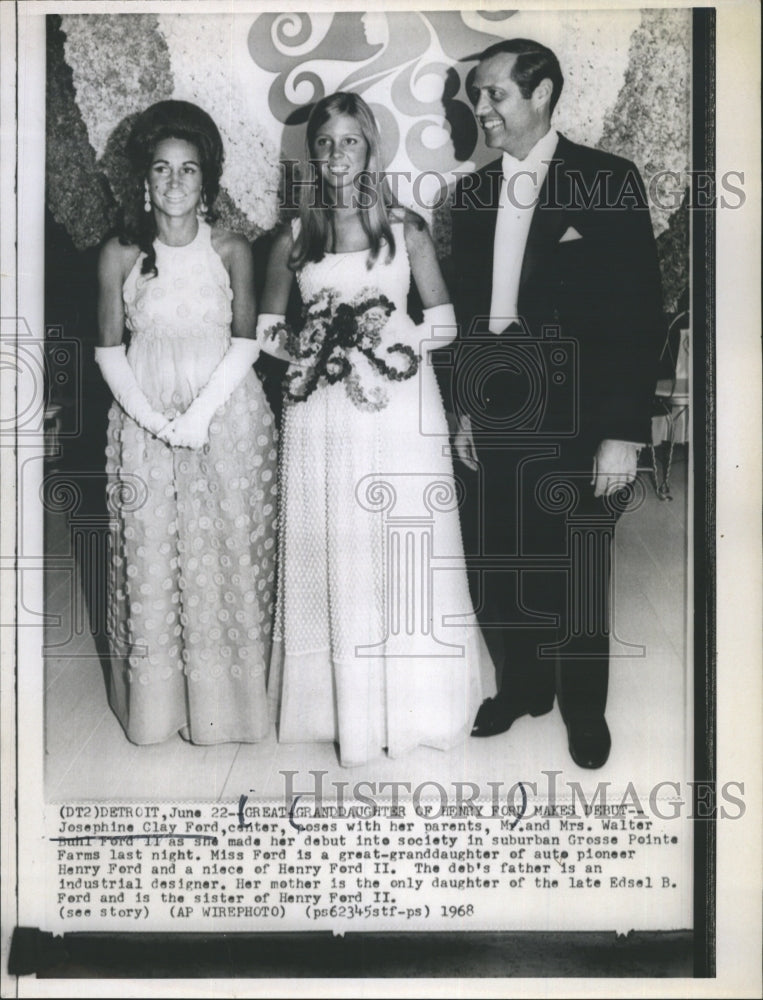 1968 Josephine Ford with parents Mr. and Mrs Walter Ford II - Historic Images