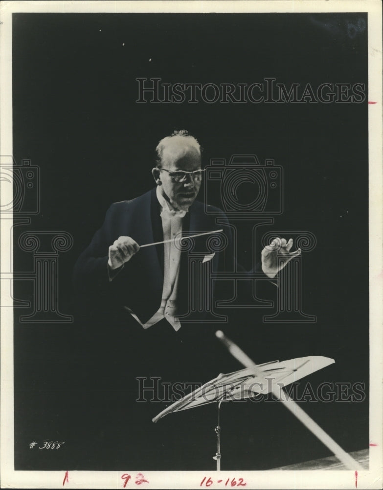 1967 Paul Kuentz, Conductor - Historic Images