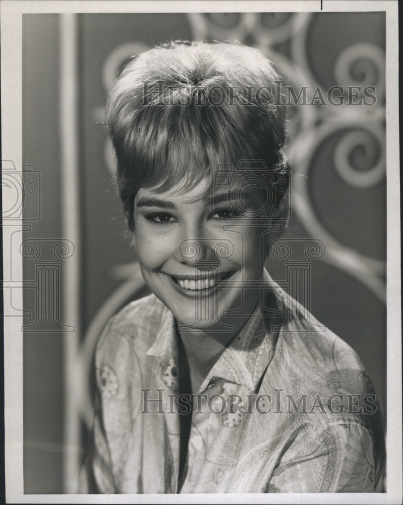 1965 Actress Lee Kurty Dr. Kildare  - Historic Images