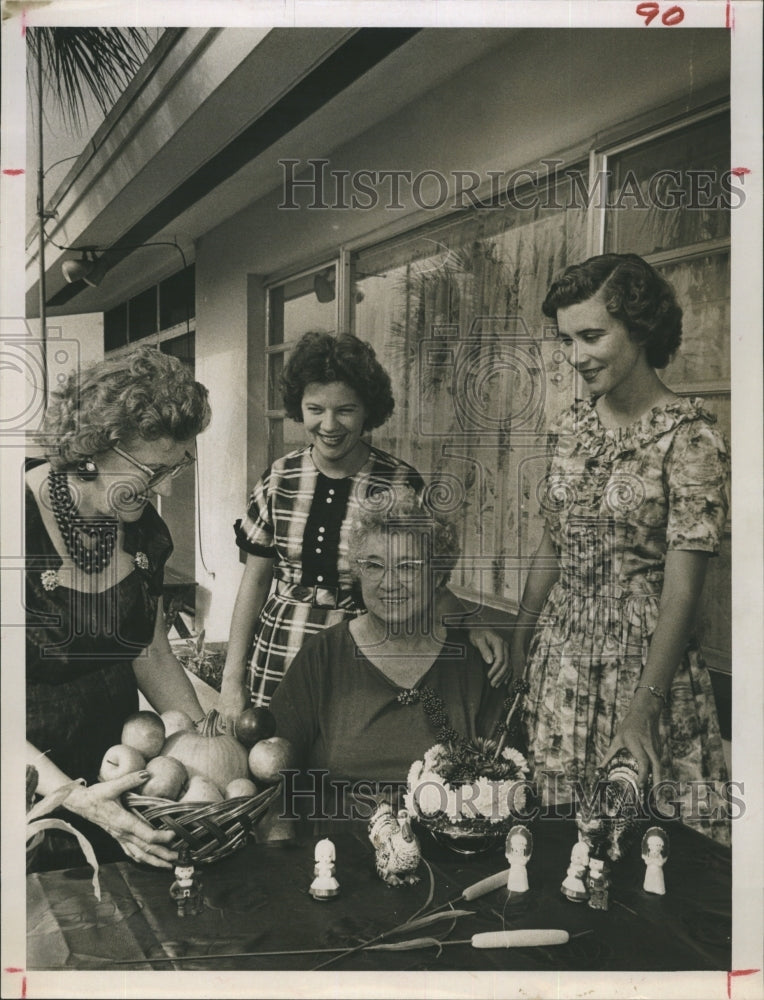 1962 J.W. Nichols Family Celebrates Thanksgiving With 92 Guests - Historic Images